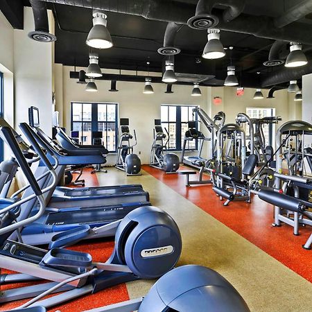 Upscale Comfort Next To Metro And Dining Arlington Bagian luar foto
