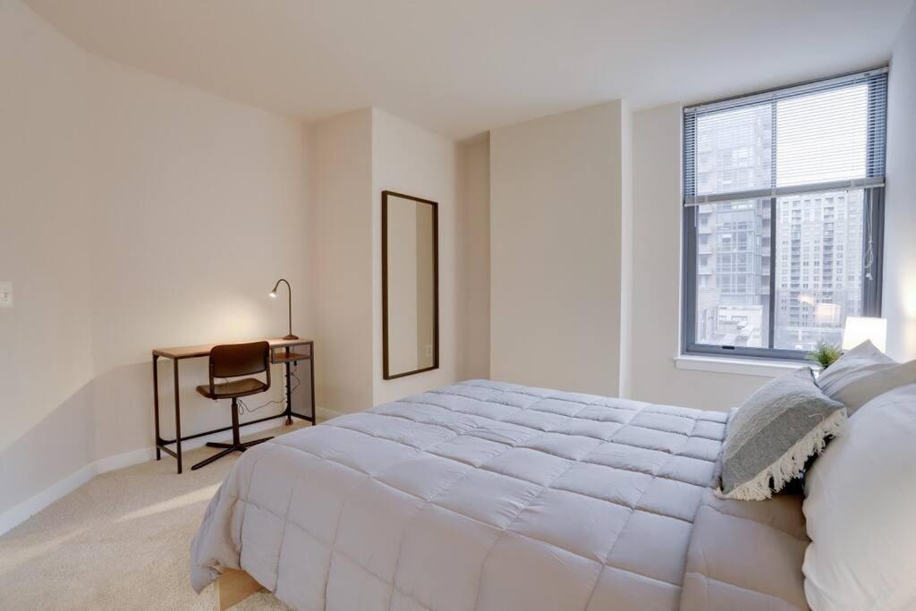 Upscale Comfort Next To Metro And Dining Arlington Bagian luar foto