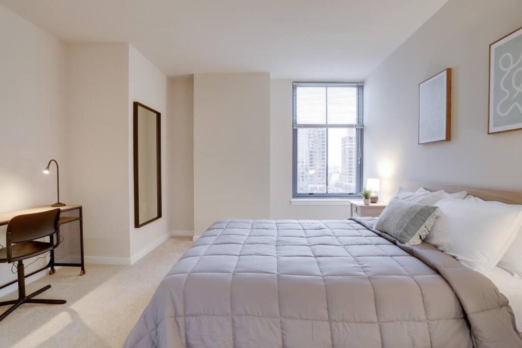 Upscale Comfort Next To Metro And Dining Arlington Bagian luar foto