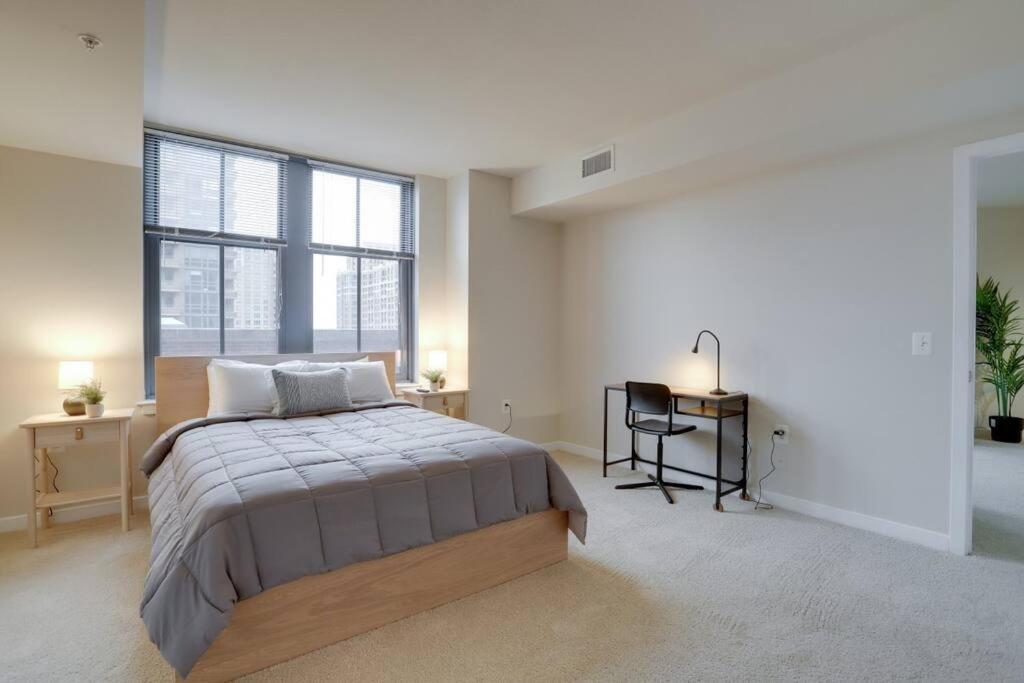 Upscale Comfort Next To Metro And Dining Arlington Bagian luar foto