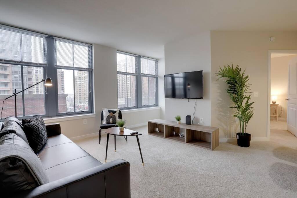 Upscale Comfort Next To Metro And Dining Arlington Bagian luar foto