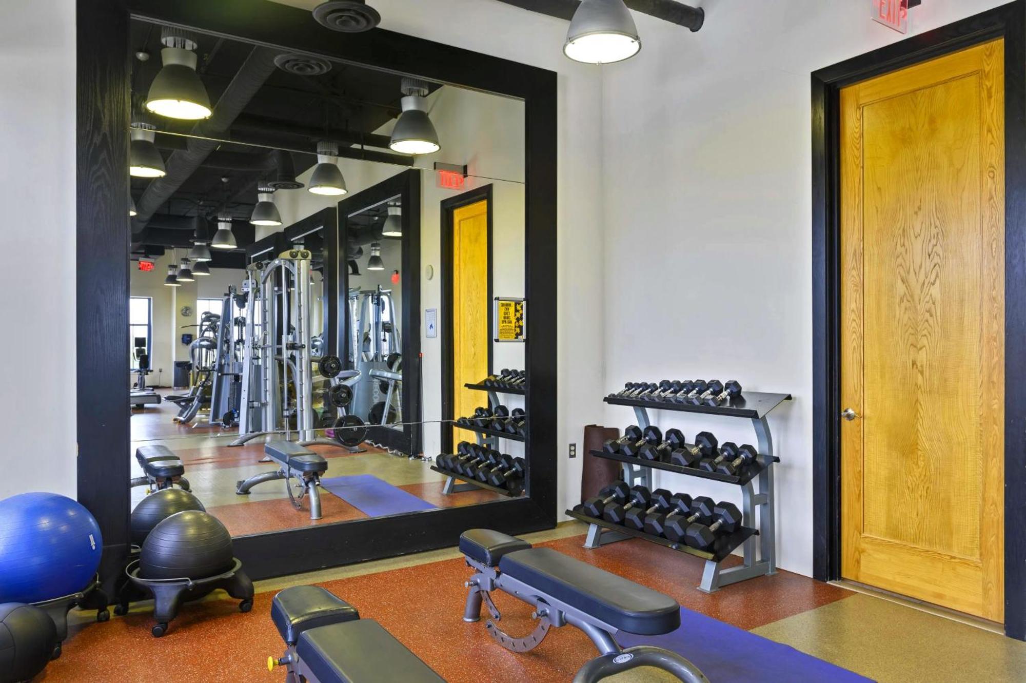 Upscale Comfort Next To Metro And Dining Arlington Bagian luar foto